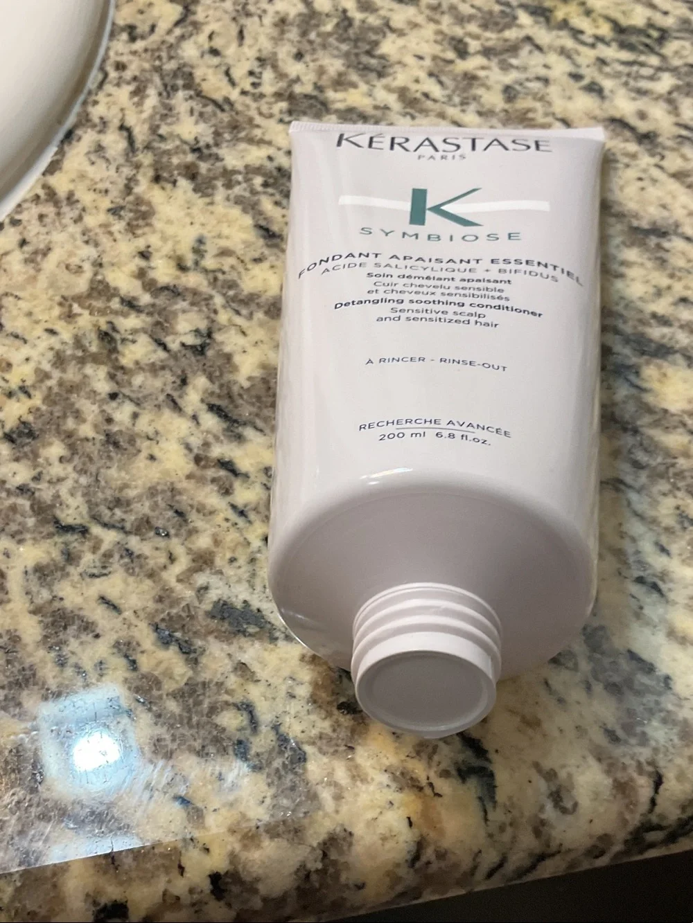 Kérastase Symbiose Conditioner - Pale Pink & Teal Accent